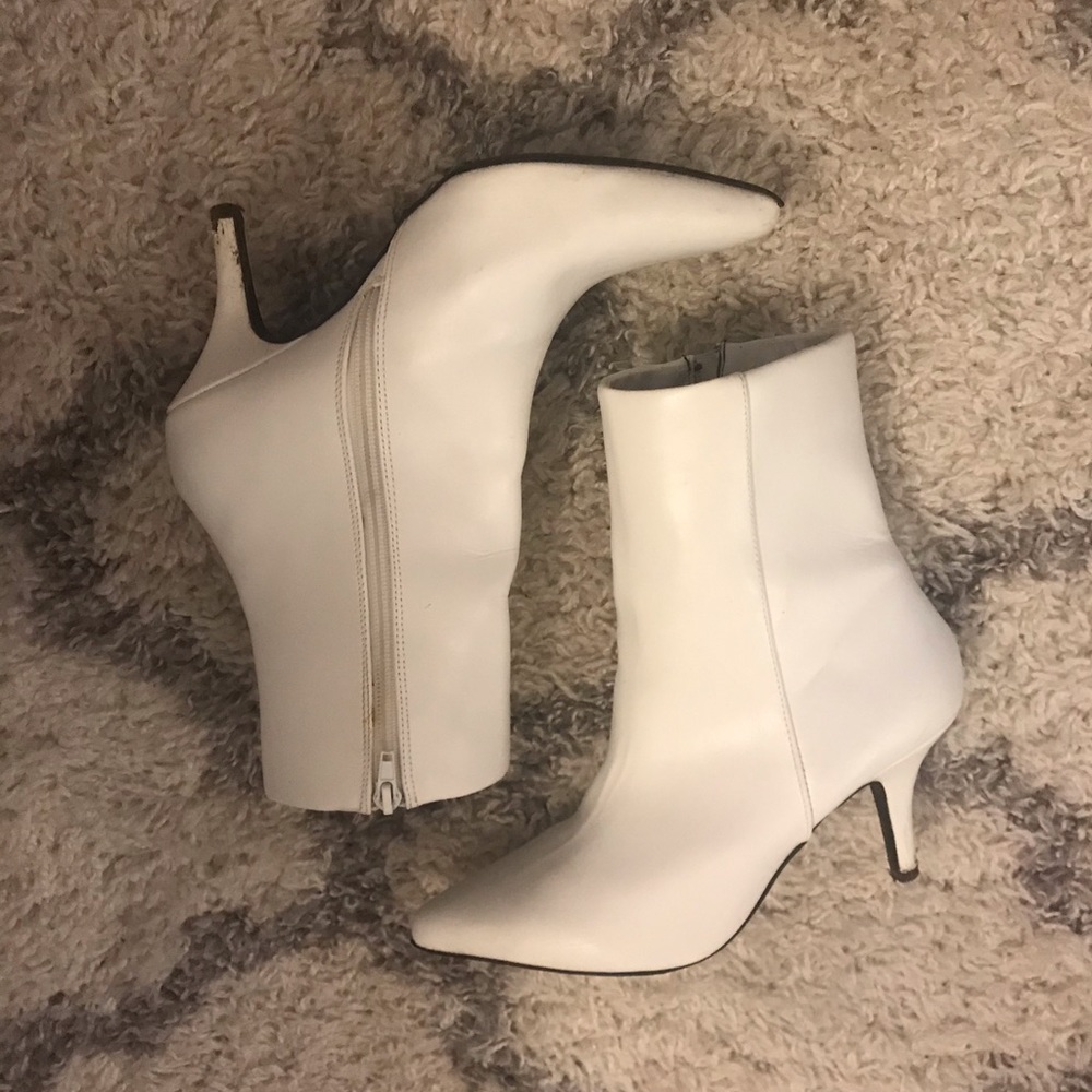 Pointed toe bootie